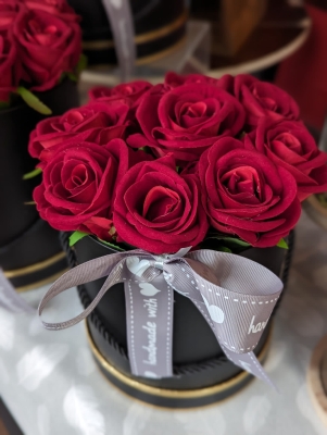 Fresh Deep Red Roses in Hatbox